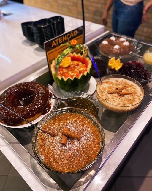 buffet de sobremesas em campinas com bolo de chocolate, doce de abóbora, canjca, brigadeirão, gelatina, bolo de cenoura e salada de fruta. 
Almoçar a vontade almoço a vontade buffet livre almoço barato comer barato campinas-sp